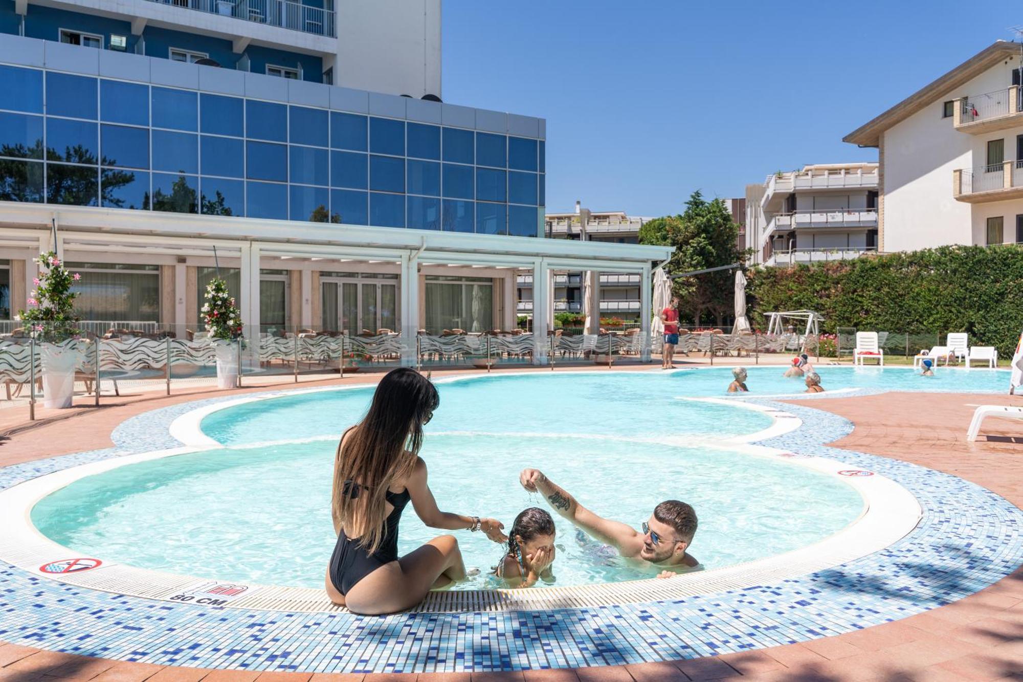 Hermitage Hotel Силви Марина Екстериор снимка