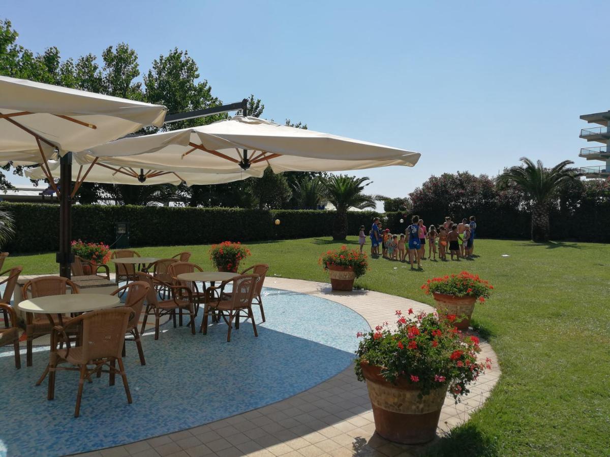 Hermitage Hotel Силви Марина Екстериор снимка